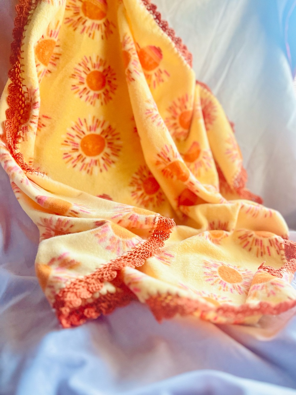 Sunburst Print Crochet-Trim Throw Blanket - White & Orange
